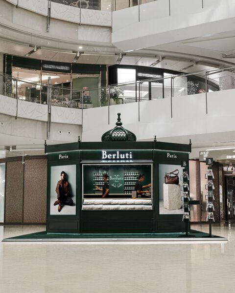 Berluti célèbre l’ouverture à Shanghai