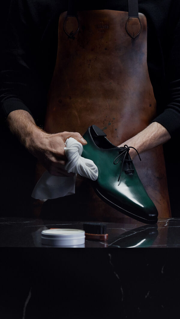 Discover the art of the patina that beautifies Berluti shoes