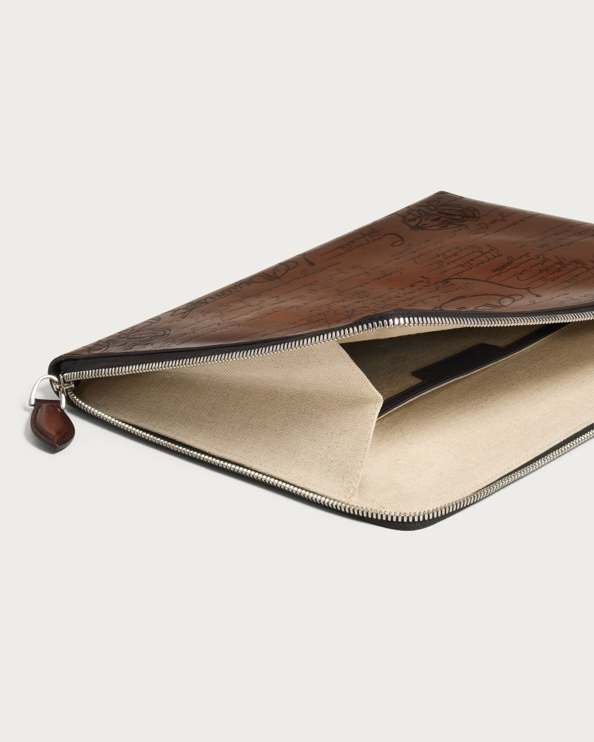Berluti　ニノGM クラッチバッグ ベルルッティファスナー ニノ GM クラッチ | ベルルッティ JP