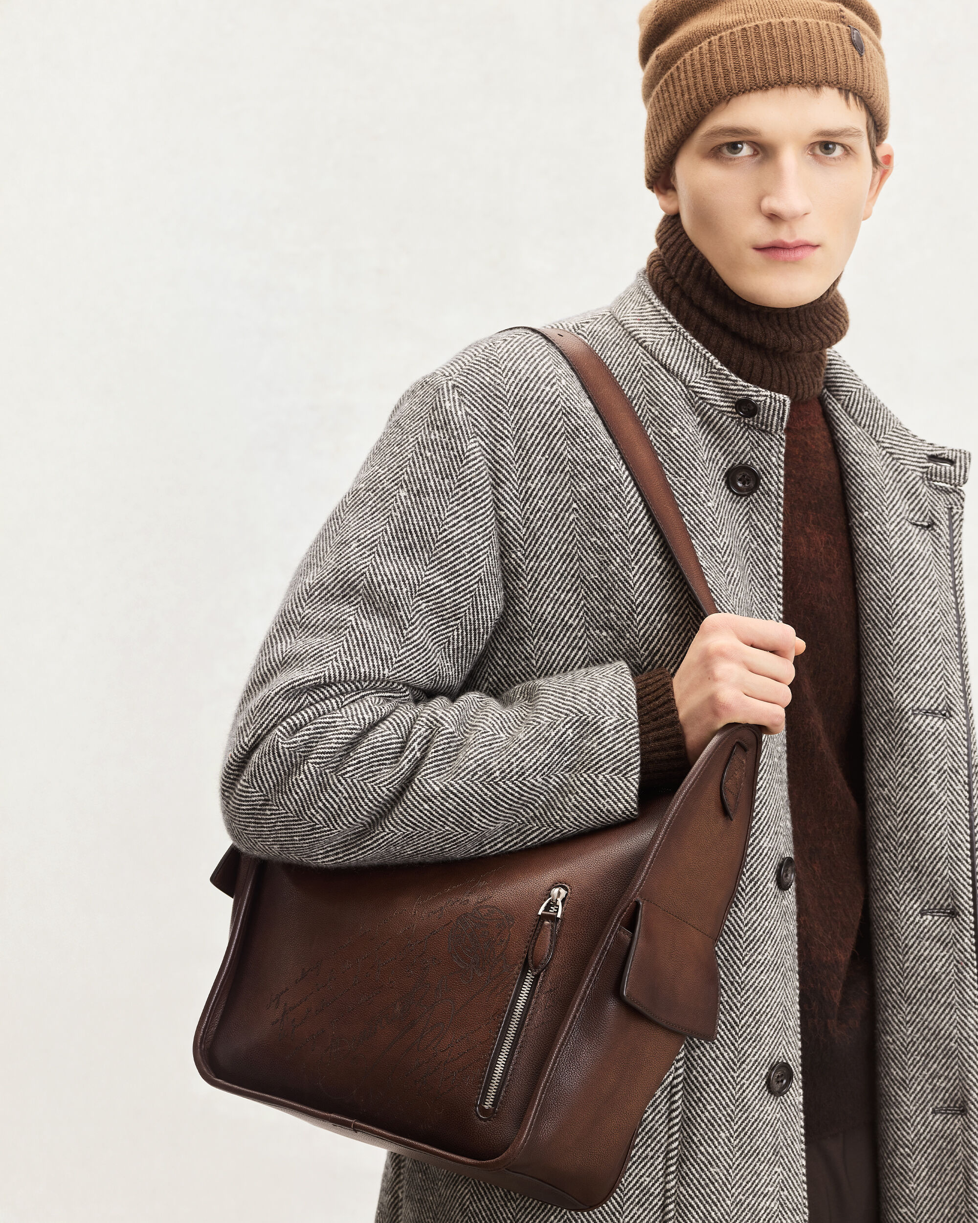 berluti(ベルルッティ) ショルダーバッグ パティーヌ ブラウン レザー BERLUTI ベルルッティ ショルダーバッグ/メッセンジャーバッグ