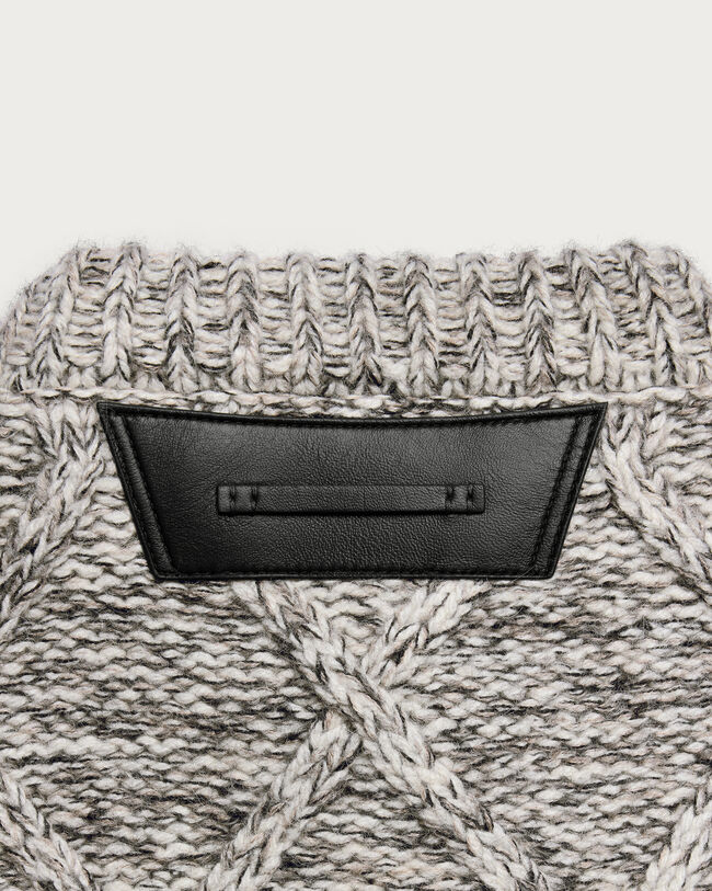 Cardigan en Maille Torsad&eacute;e avec D&eacute;tail en Cuir, Ecru & Noir, hi-res