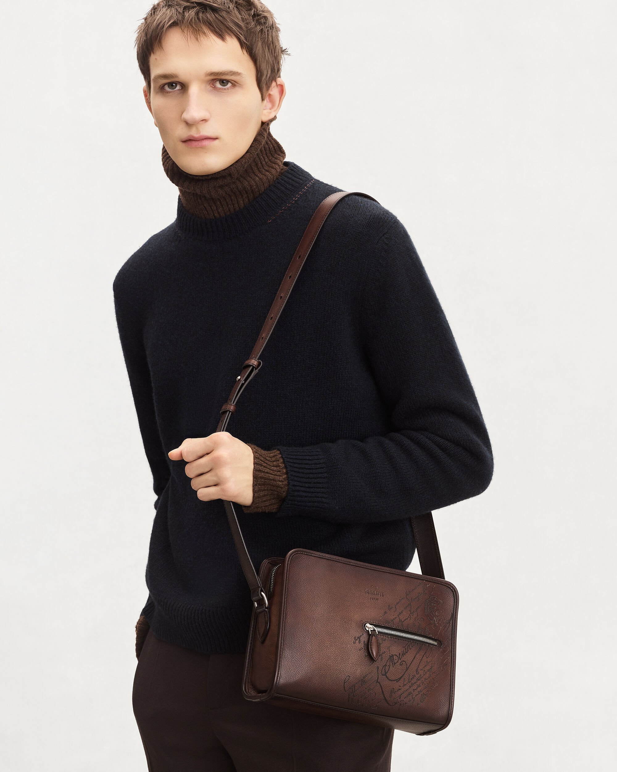 BERLUTI メッセンジャー レザー　ベネチアレザー　アイスブラウン BERLUTI/ベルルッティ通販 | アンディ クロスボディ レザー