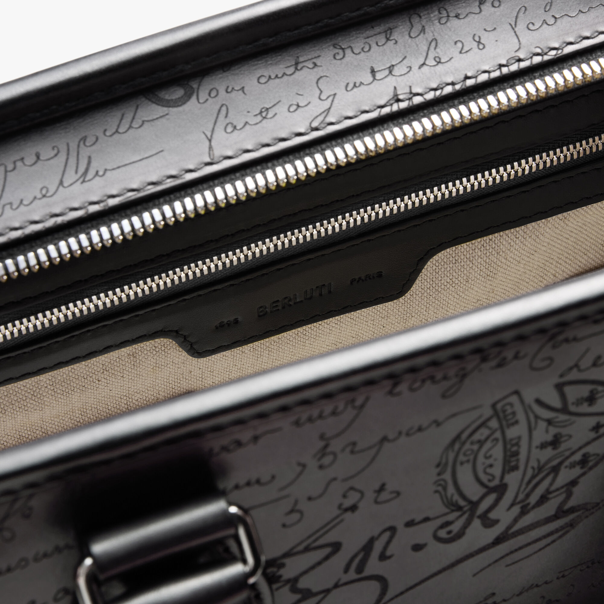 アンジュール スモール スクリットレザー ブリーフケース