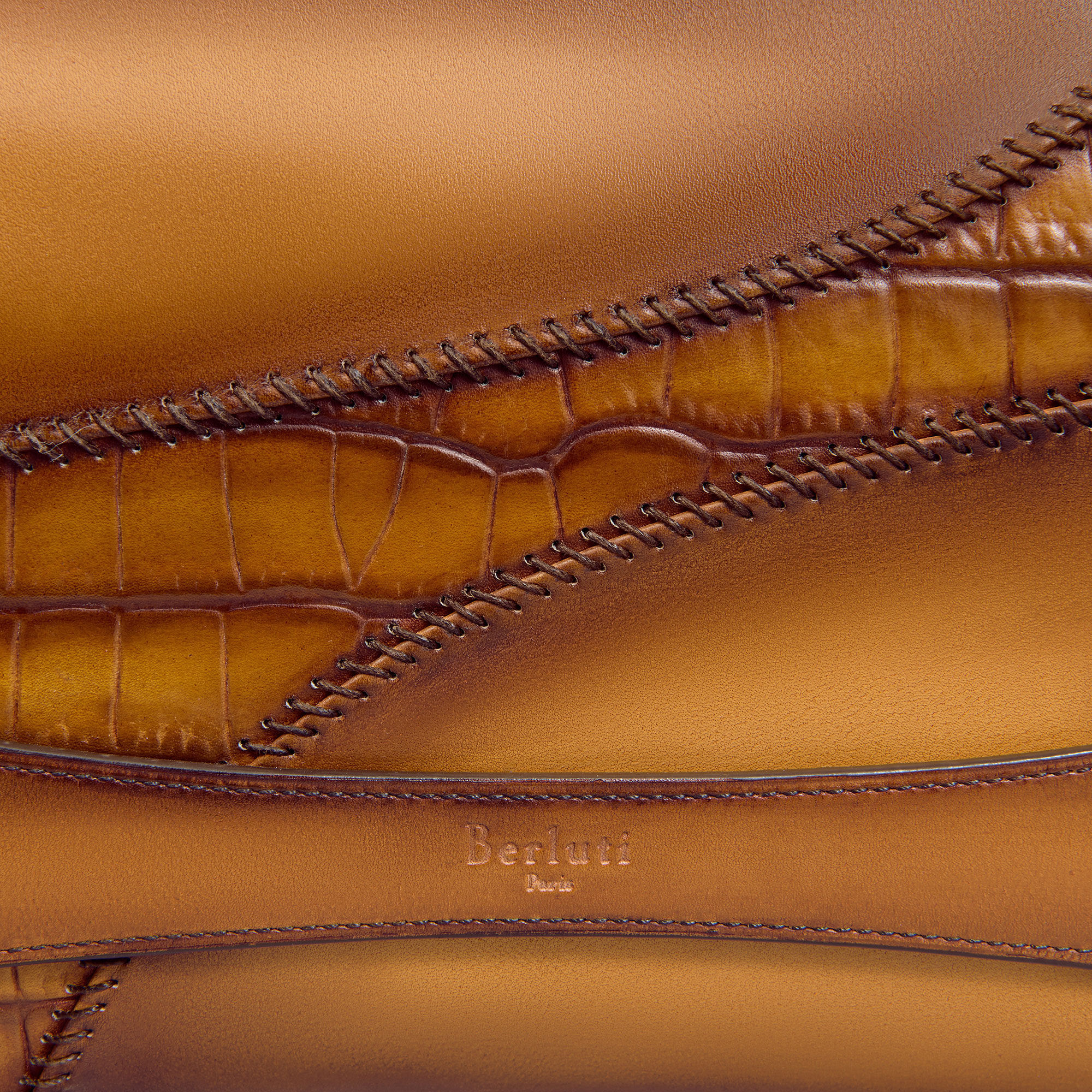 BERLUTI レザー ポーチ ローズウッド スクリットレザー ポーチ | ベルルッティ JP