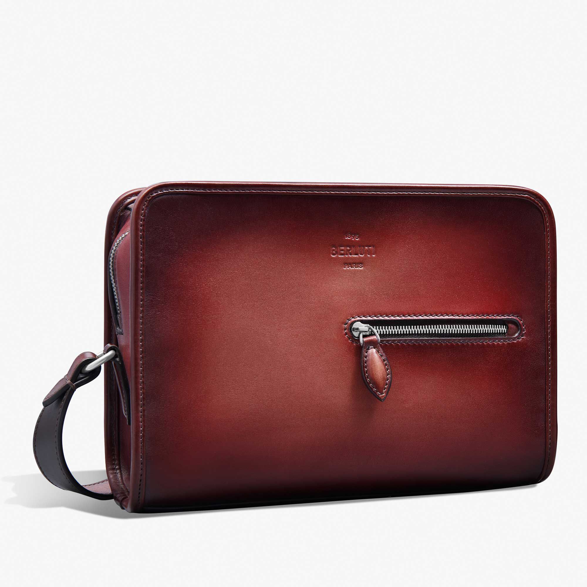 低価格で大人気の Leather Journalier Messenger US Berluti | 小物