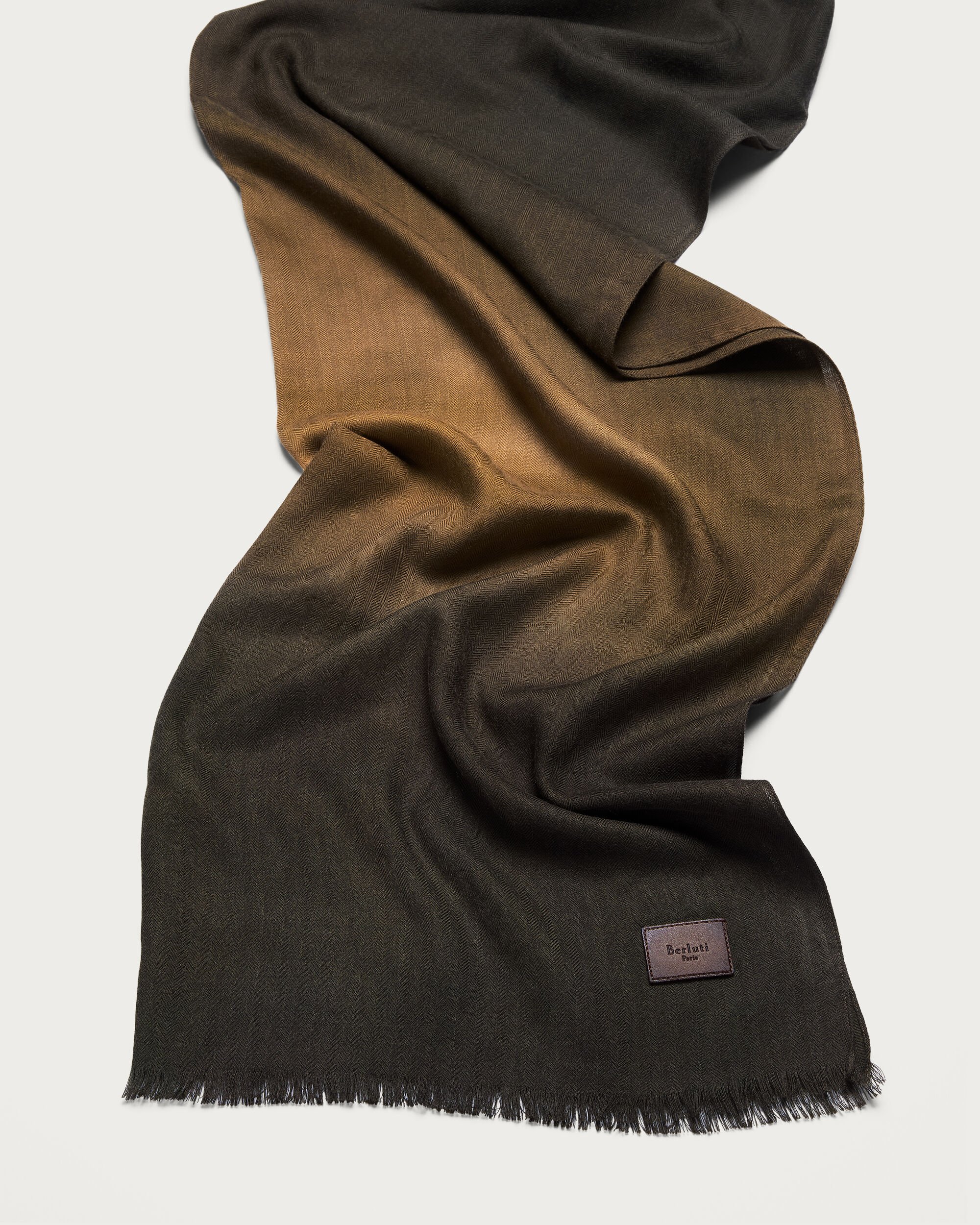 &Eacute;charpe Luce, Alba, hi-res