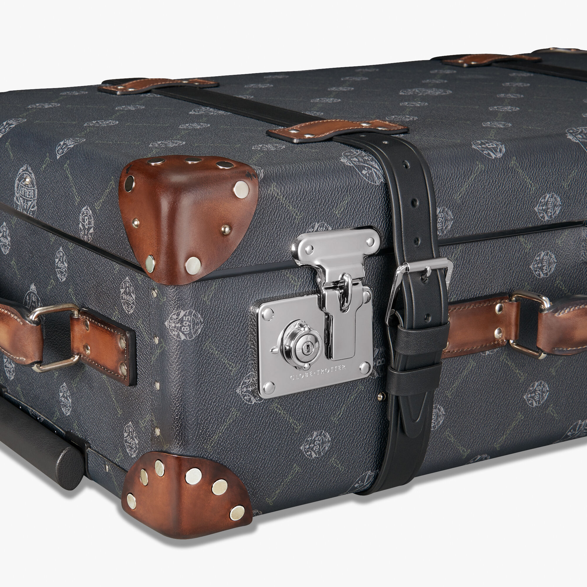 globe trotter luggage sale
