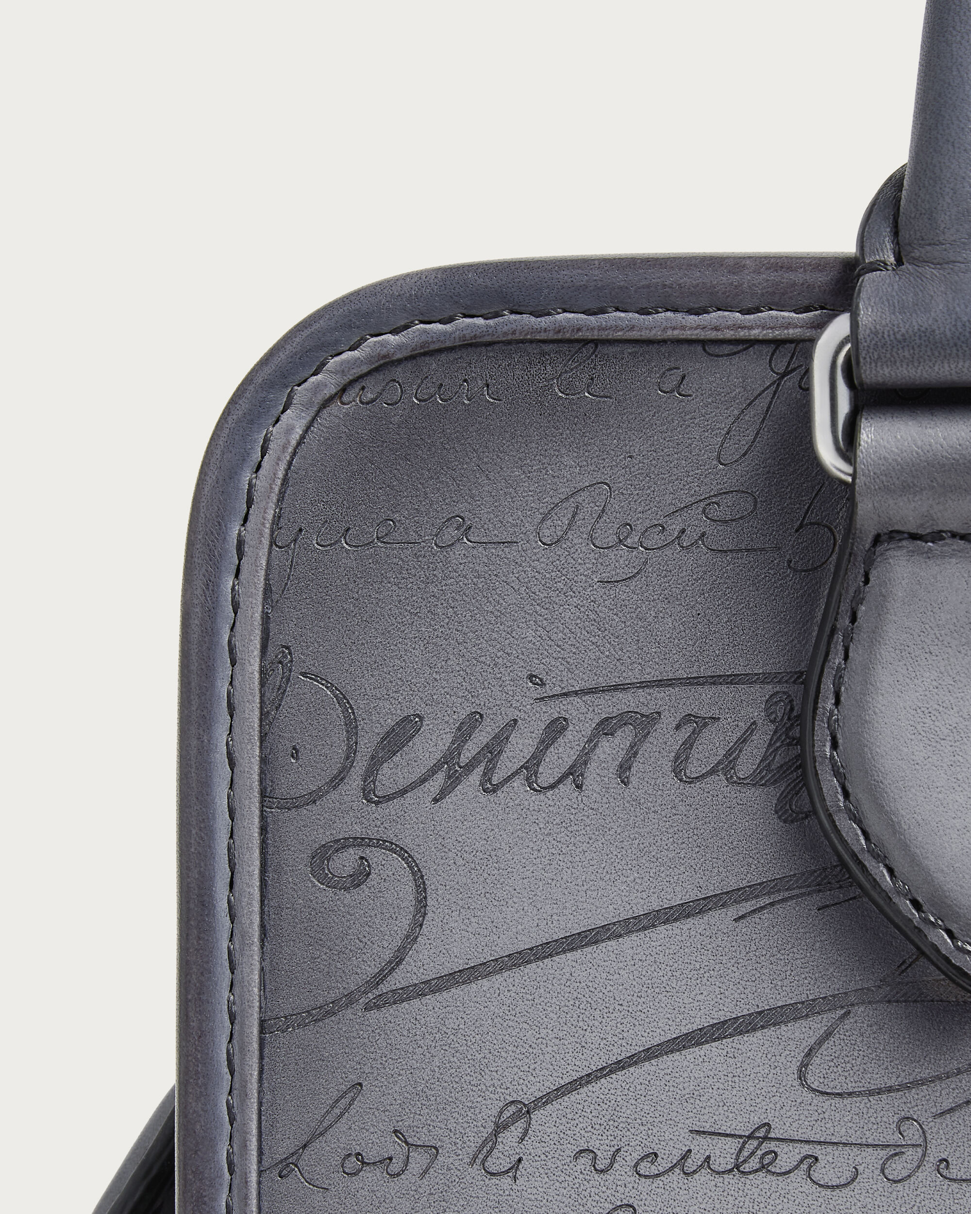 アンジュール ガリバー メッセンジャー | ベルルッティ JP