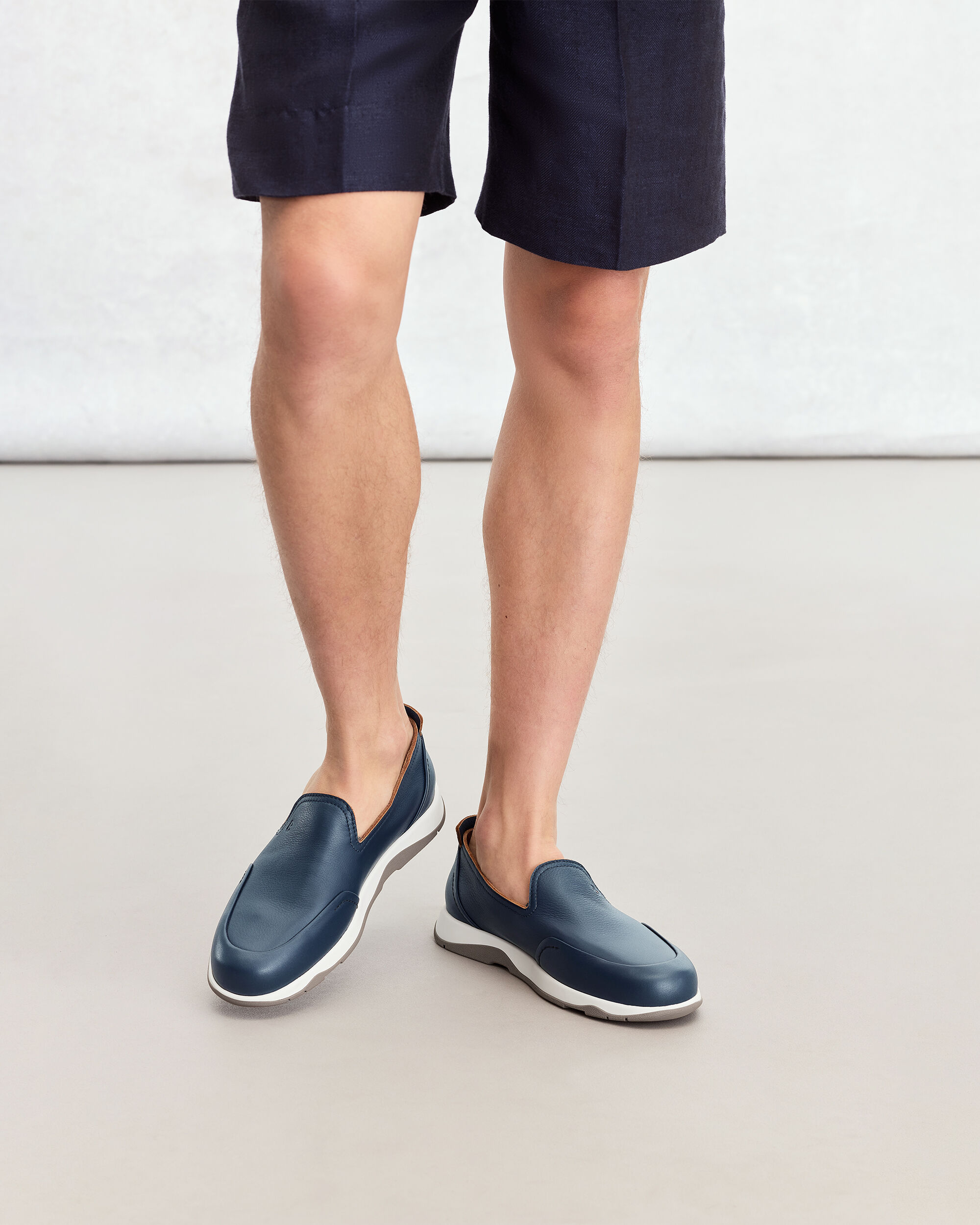 Echapp&eacute;e Loafer, Navy Blue, hi-res