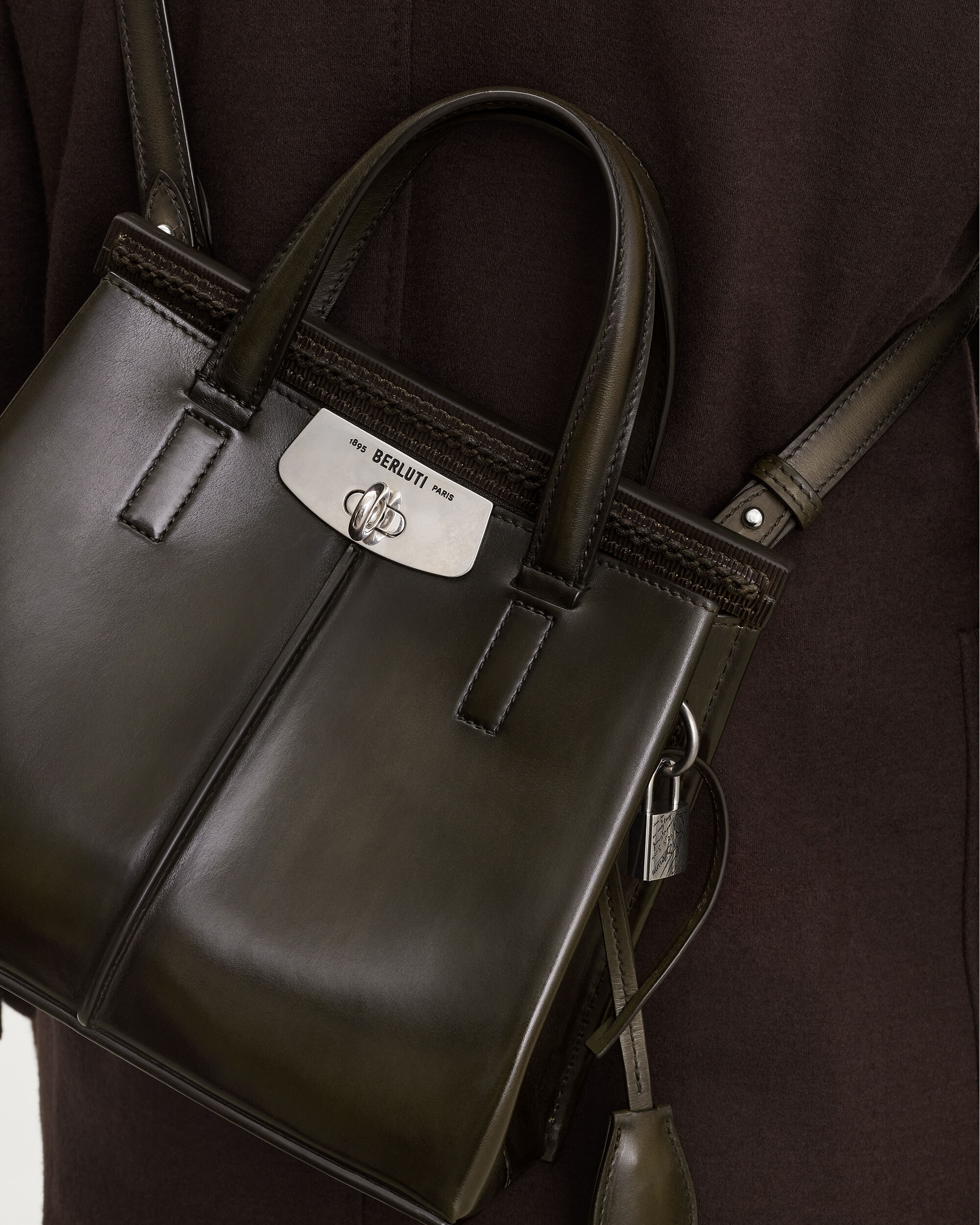 ルティ 25 メッセンジャーバッグ | ベルルッティ JP