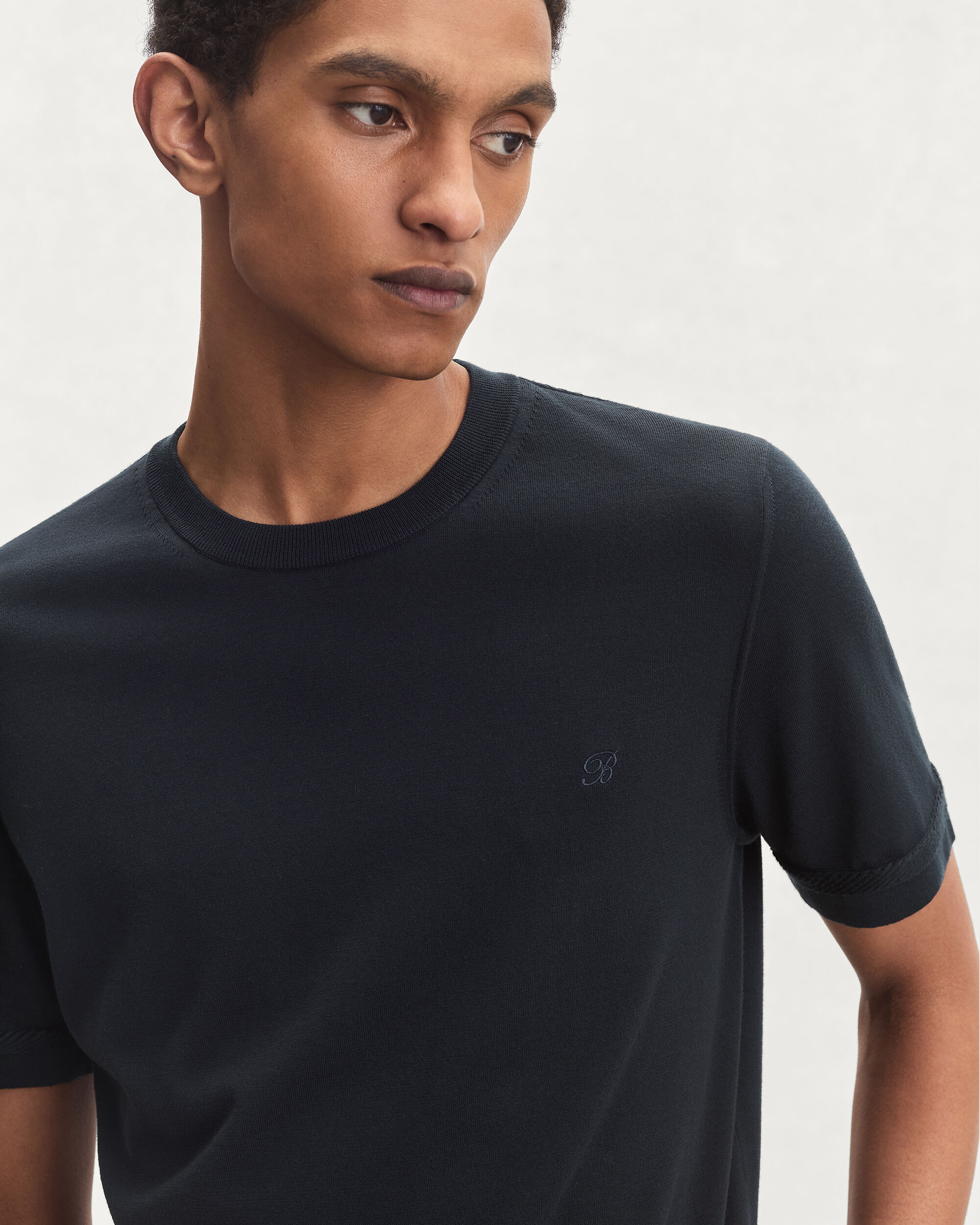 Pull &agrave; Col Rond &agrave; Manches Courtes avec Broderie B-Thabor, Nero Blue, hi-res