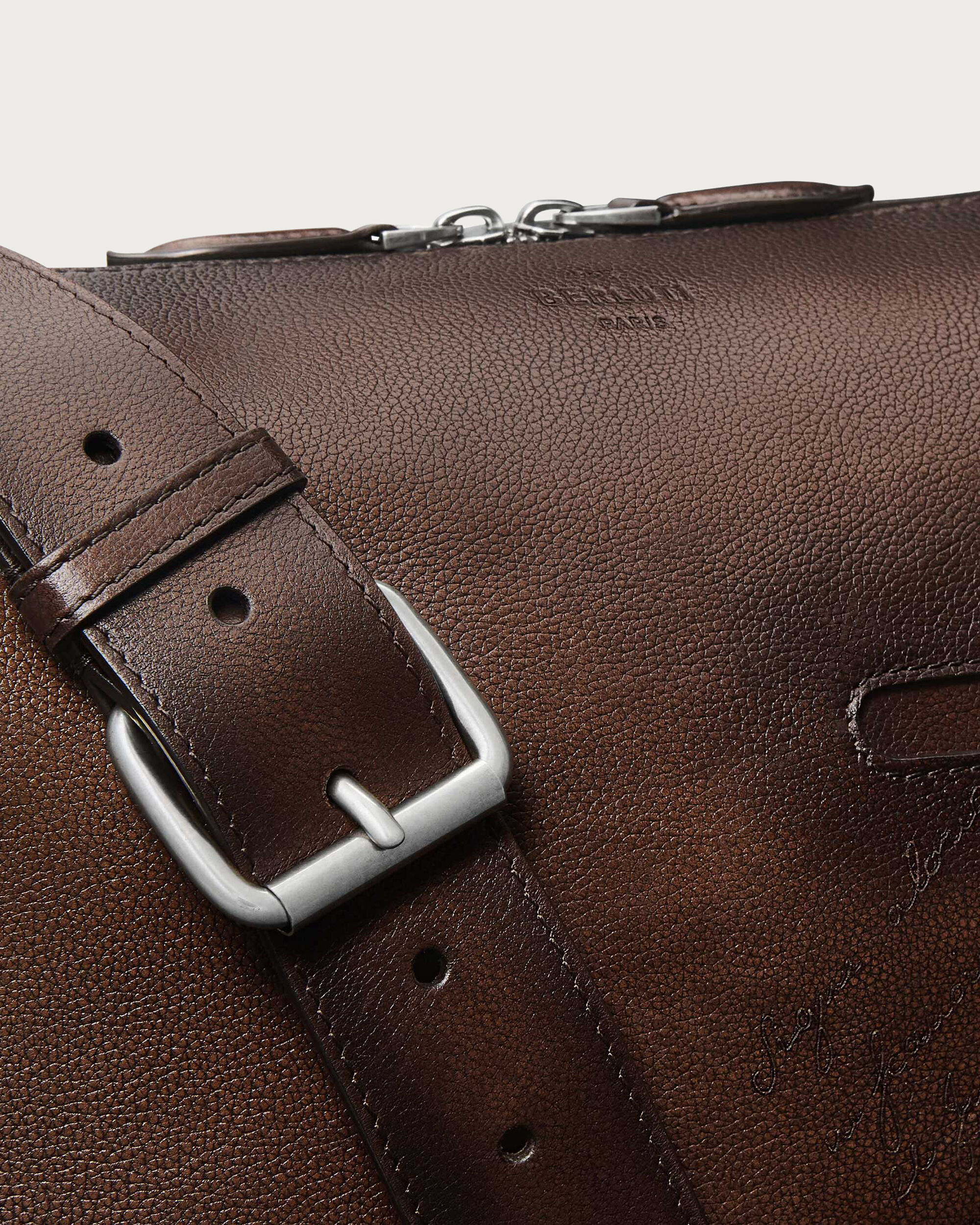 トゥジュール ソフト ジップ ホーボー メッセンジャー | ベルルッティ JP