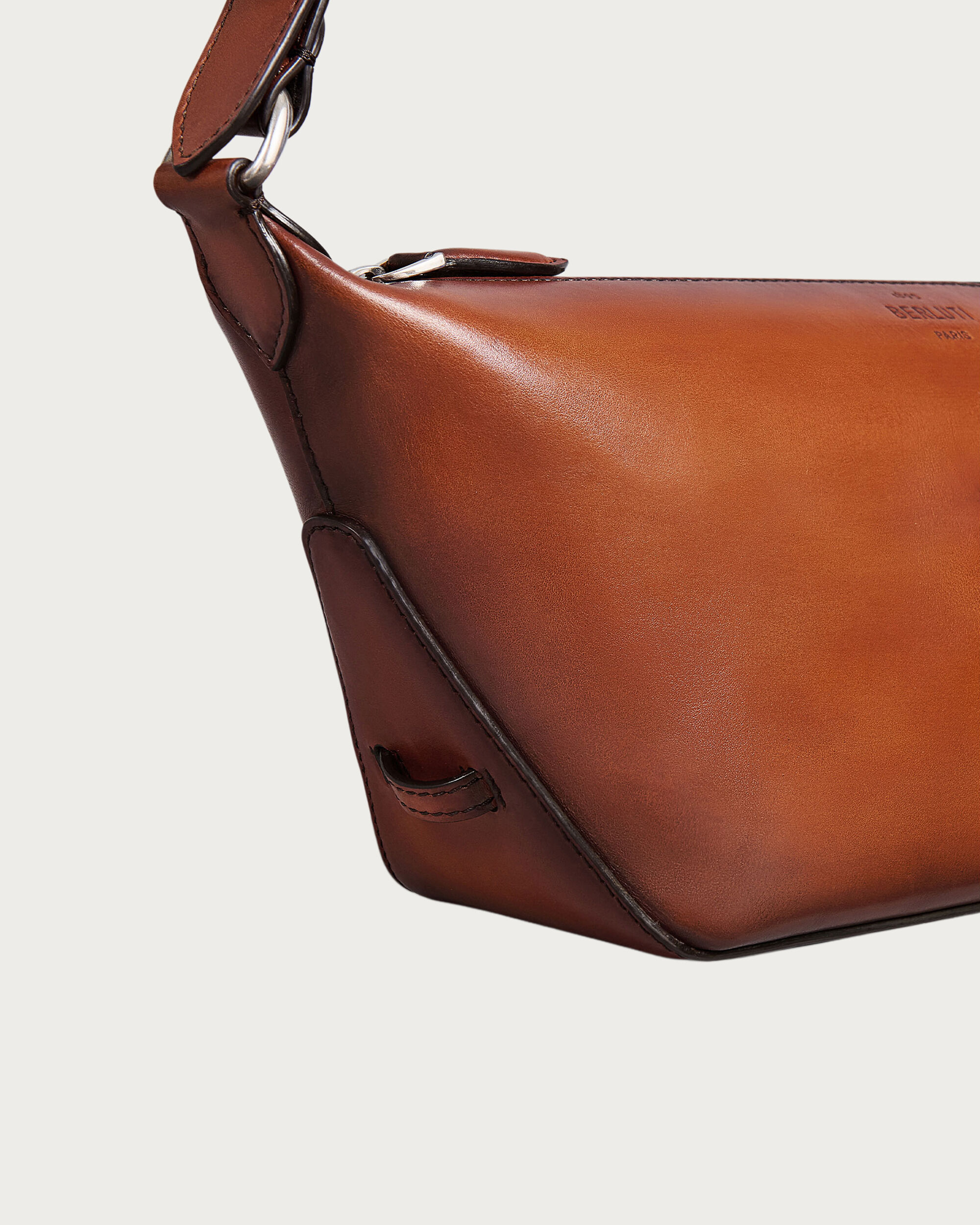 トゥジュール ソフト ジップ ホーボー XS メッセンジャー