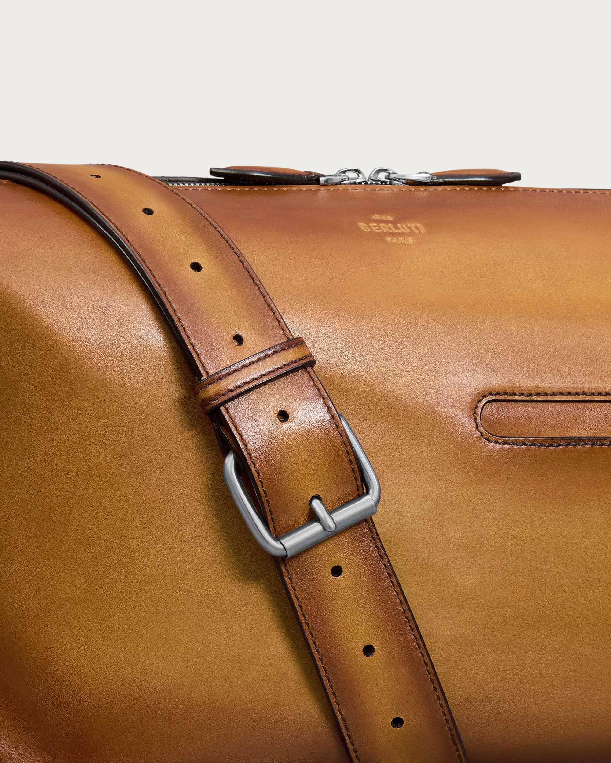 トゥジュール ソフト ジップ ホーボー メッセンジャー | ベルルッティ JP