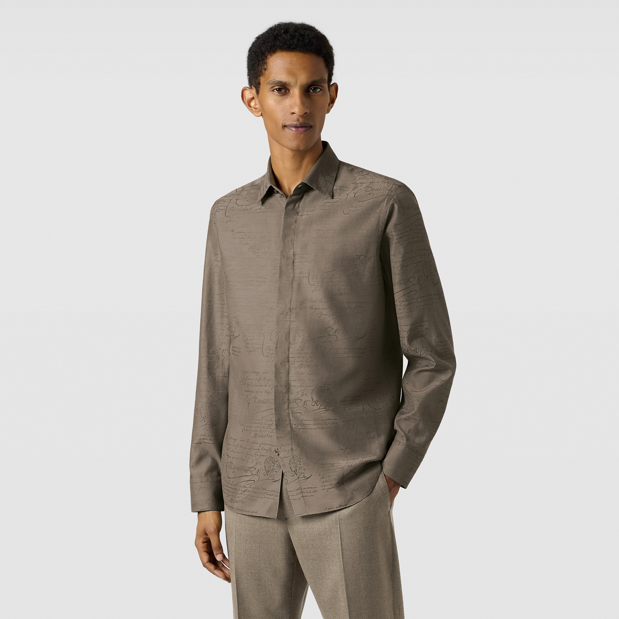 Berluti スクリット プリント コットン シルク 半袖 シャツ ロゴ コットン シルク スクリット 半袖シャツ | ベルルッティ JP