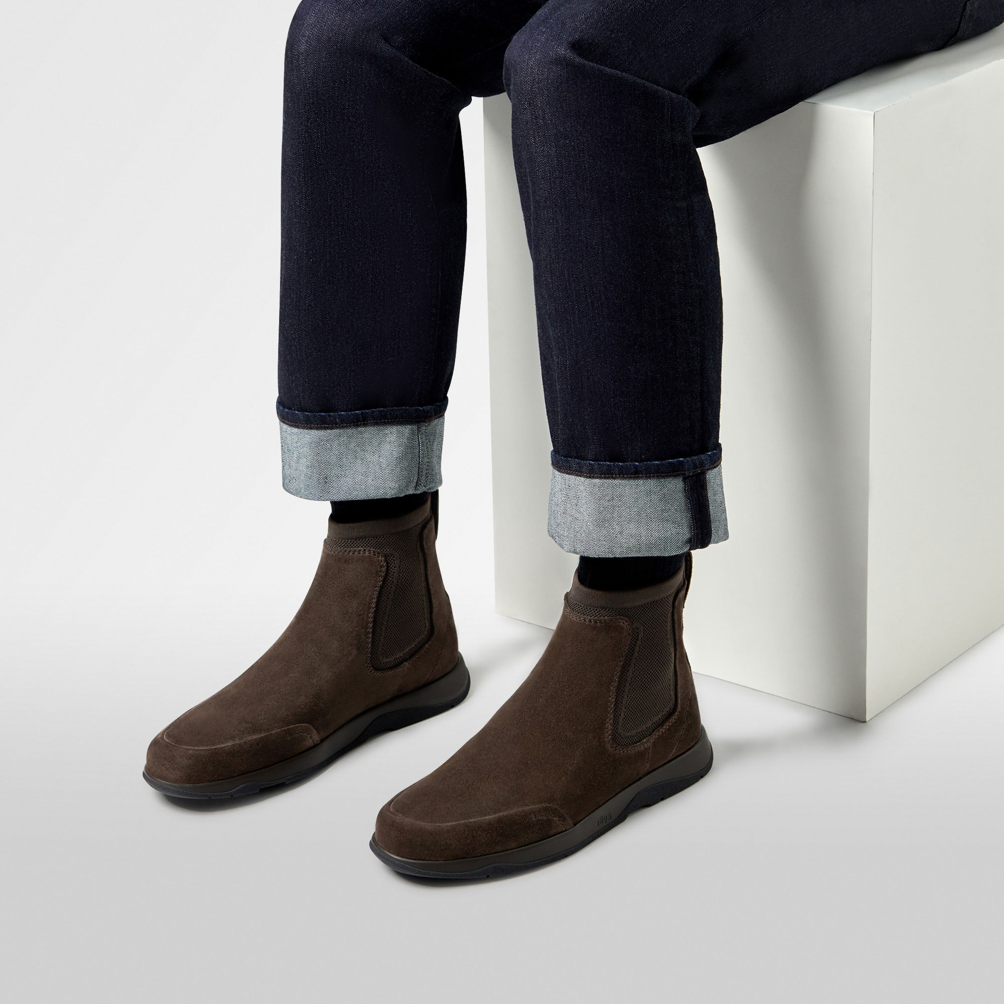 Clarks hale mid chelsea boot sales