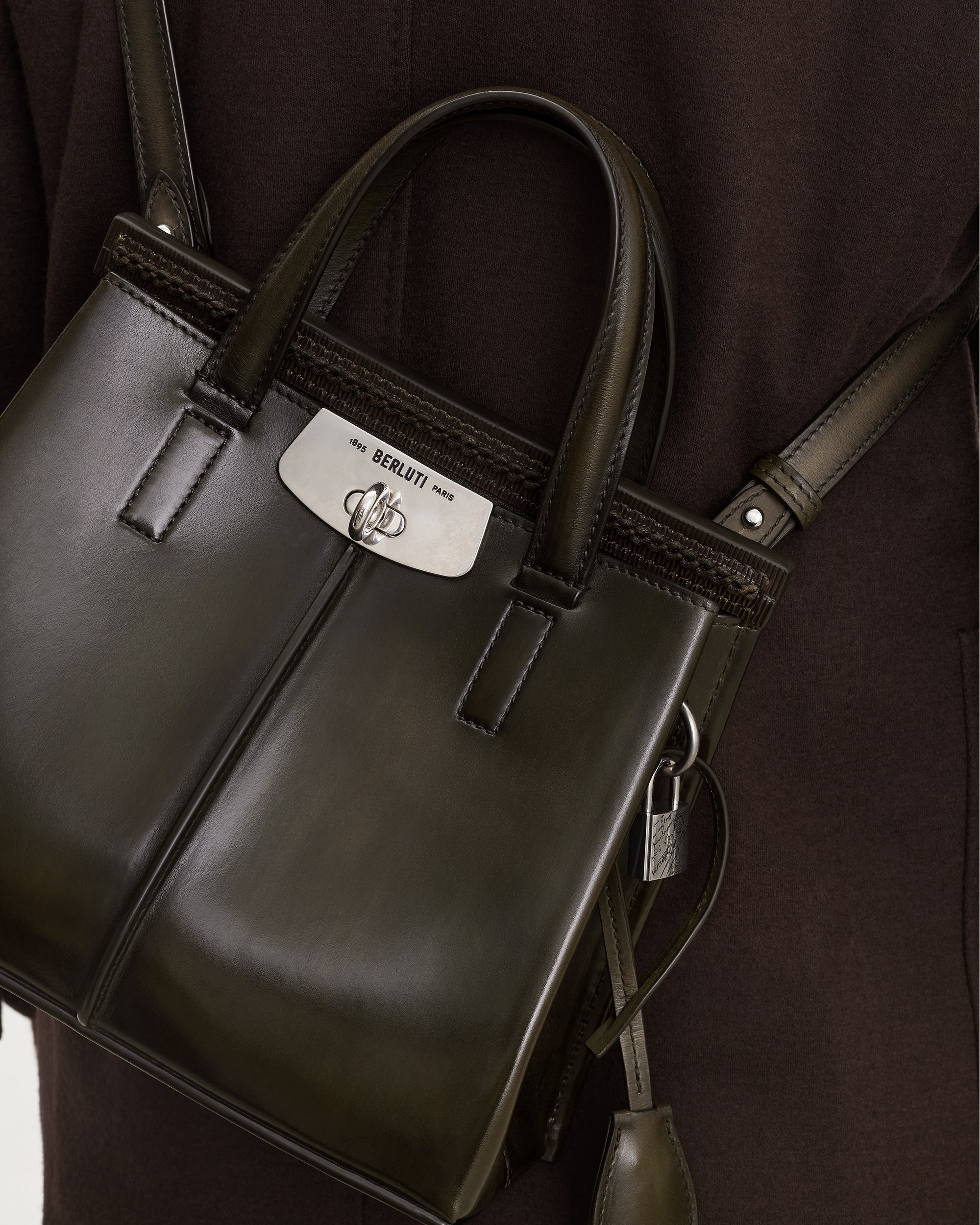 ルティ 25 メッセンジャーバッグ | ベルルッティ JP