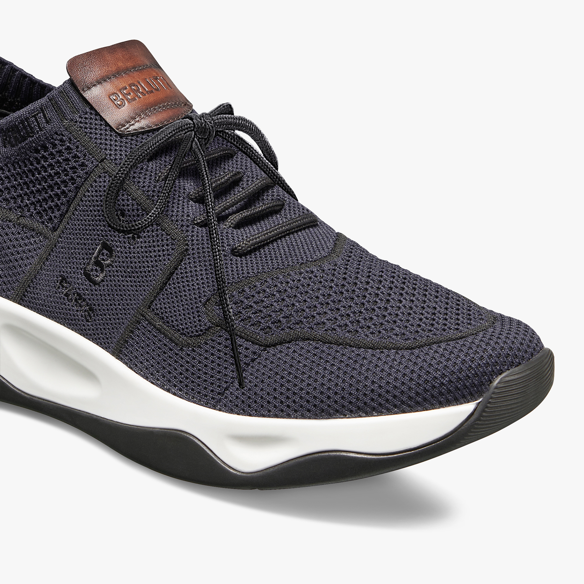 Sneakers shadow 2025