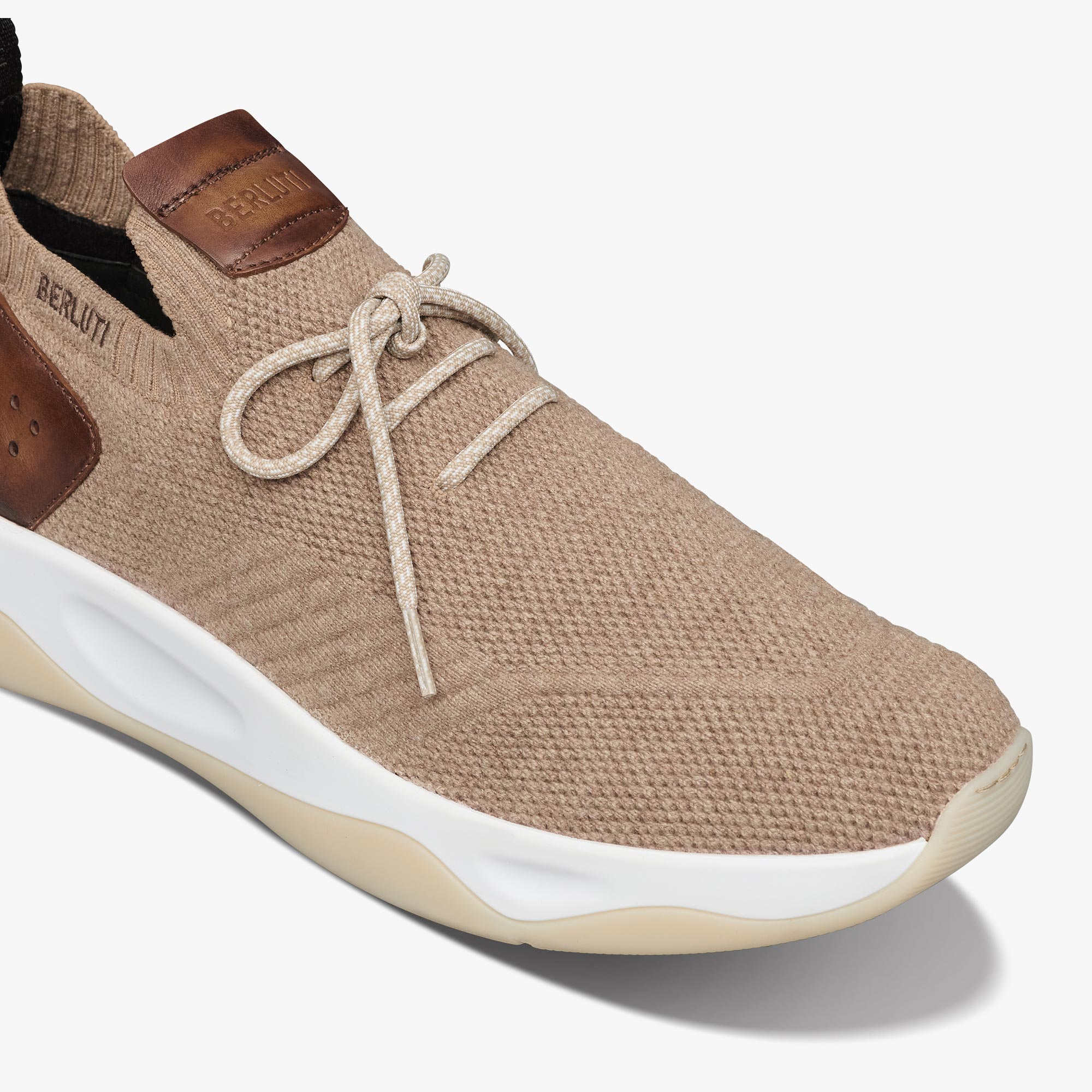 Fully top fashioned sneakers