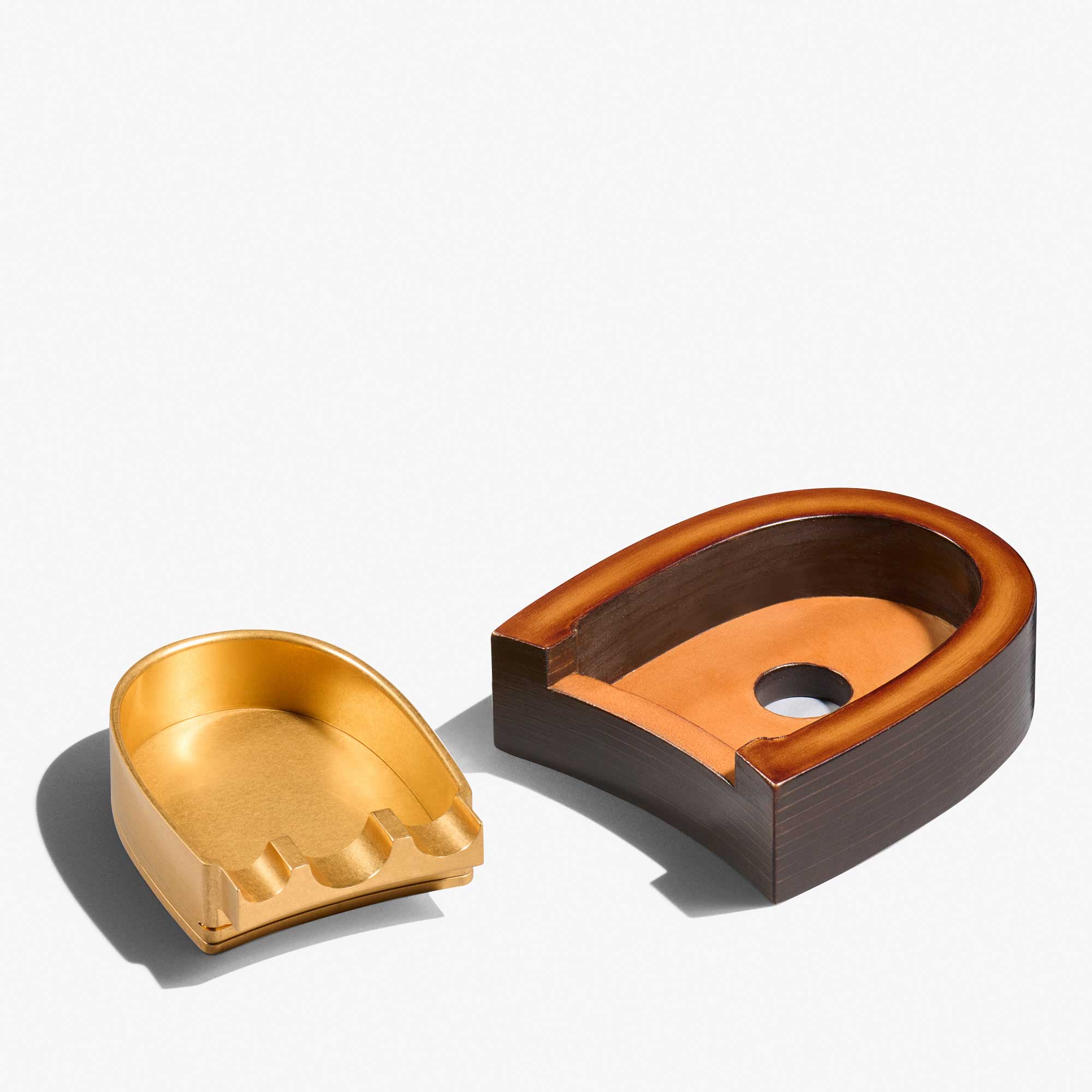 X290989_leather-and-metal-