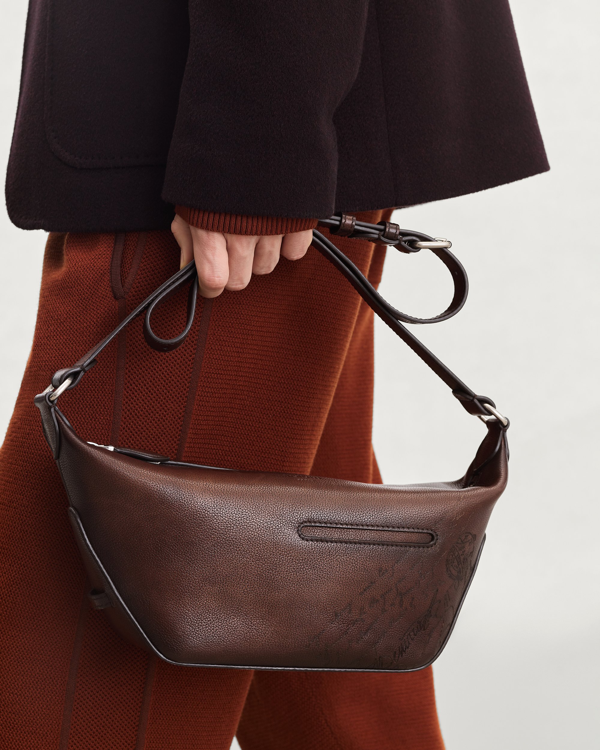 トゥジュール ソフト ジップ ホーボー XS メッセンジャー　ベルルッティ M305347_toujours-soft-zipped-