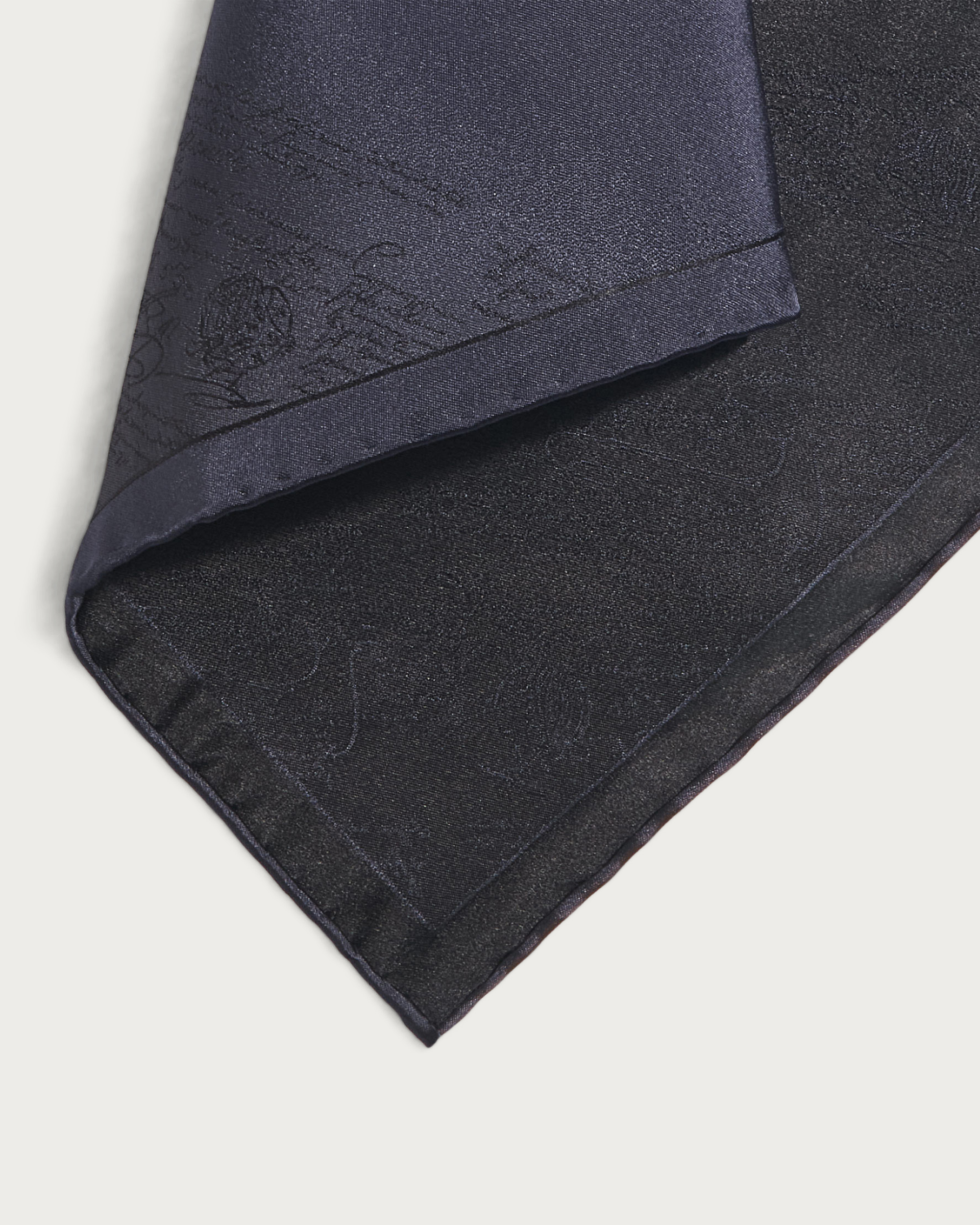 スクリットパターン ハンカチーフ | ベルルッティ JP